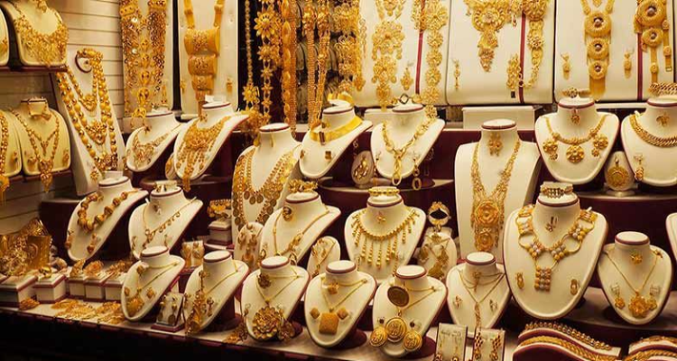 تراجع طفيف في أسعار الذهب في السوق المصرية مساء اليوم وسط تقلبات في الأسواق العالمية